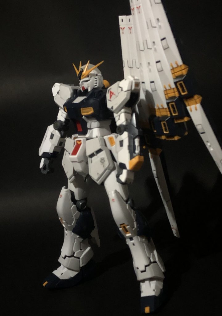 黒画用紙背景。ボケ気味…