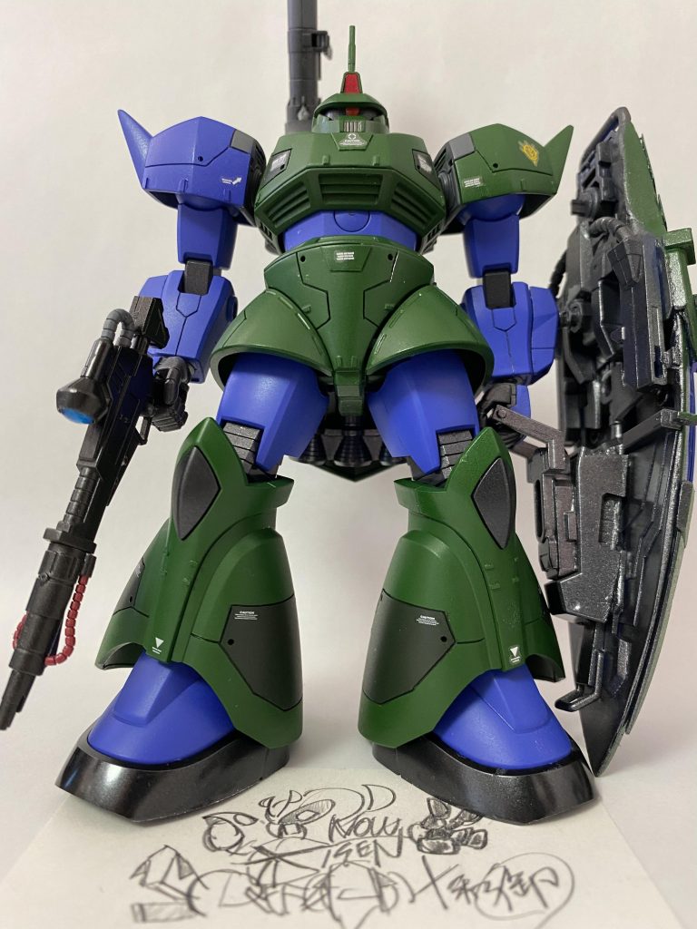 ガーディアンシールドについては、ジョニ帰の物だと連邦制っぽさが出てしまっていたので、ゲルググシールドをパテでもって自分なりに新設しました。