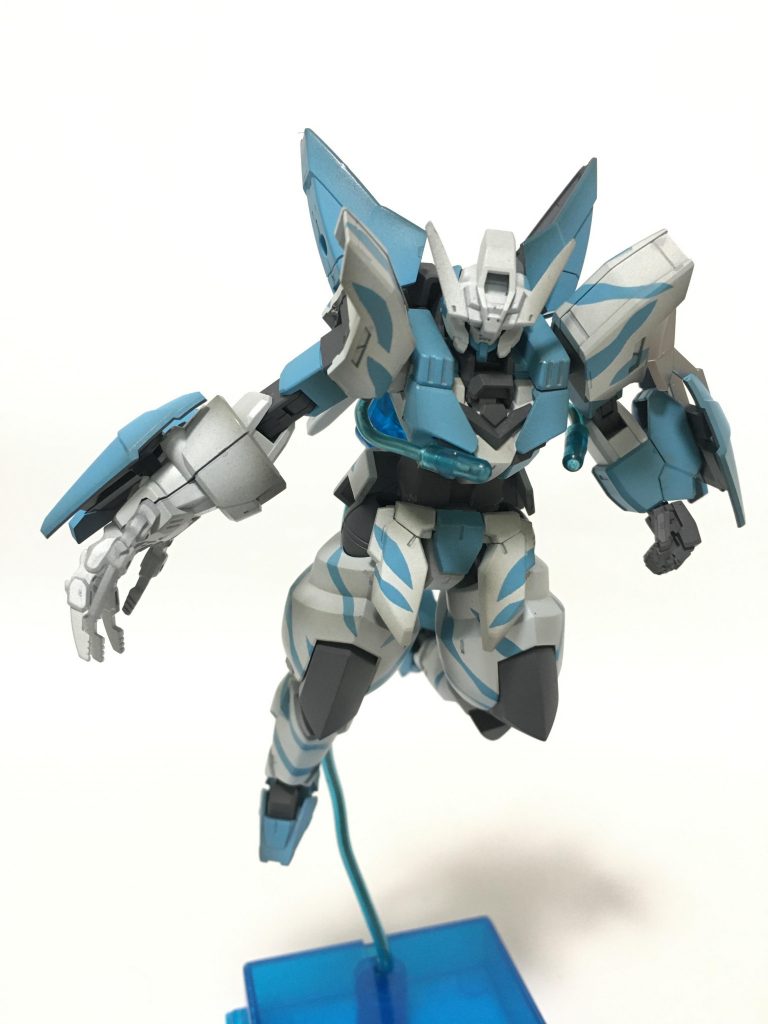 脚部や肩部には虎をイメージした模様をマスキングで入れてみました。虎と言いつつ、デジモンのガルルモンの模様パターンを参考にしてます(^○^)