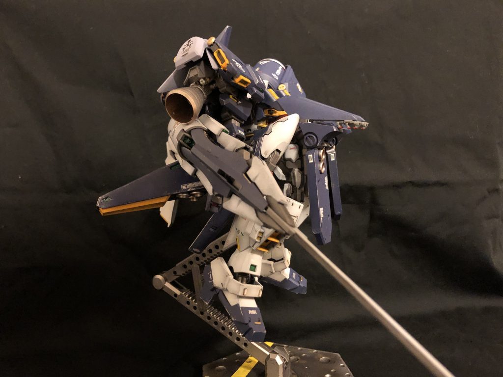 横から。リアアーマーはバイアランのリアスラスター装備なのですが、横からだと見えず…