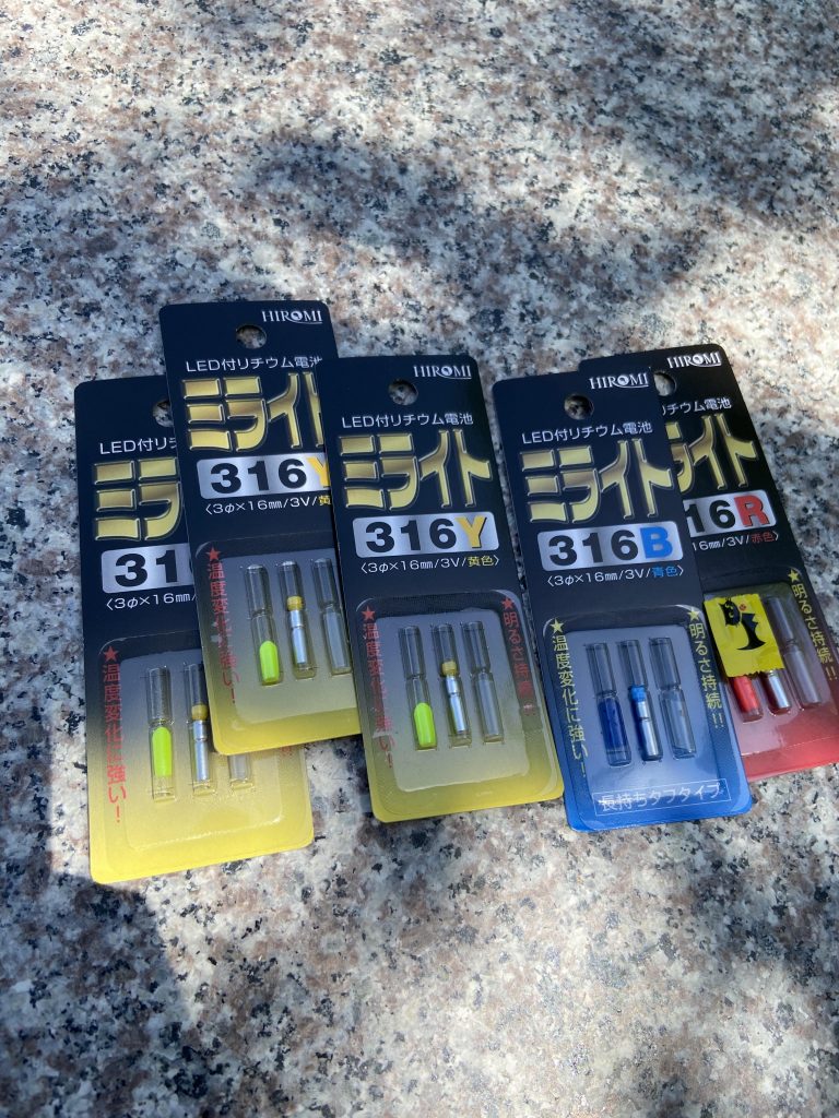 今回は頭、胸、股下、両足武器の合計5本投入です✨撮影したら基本引っこ抜くからいいのです。画像の青は使ってません。黄色3赤2です。