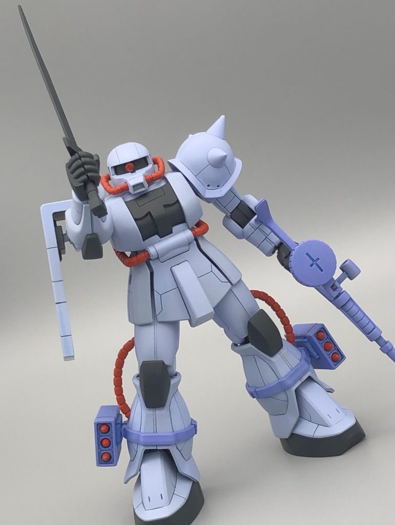 近接武器はオーラソードに見立ててヒート剣を持たせました。