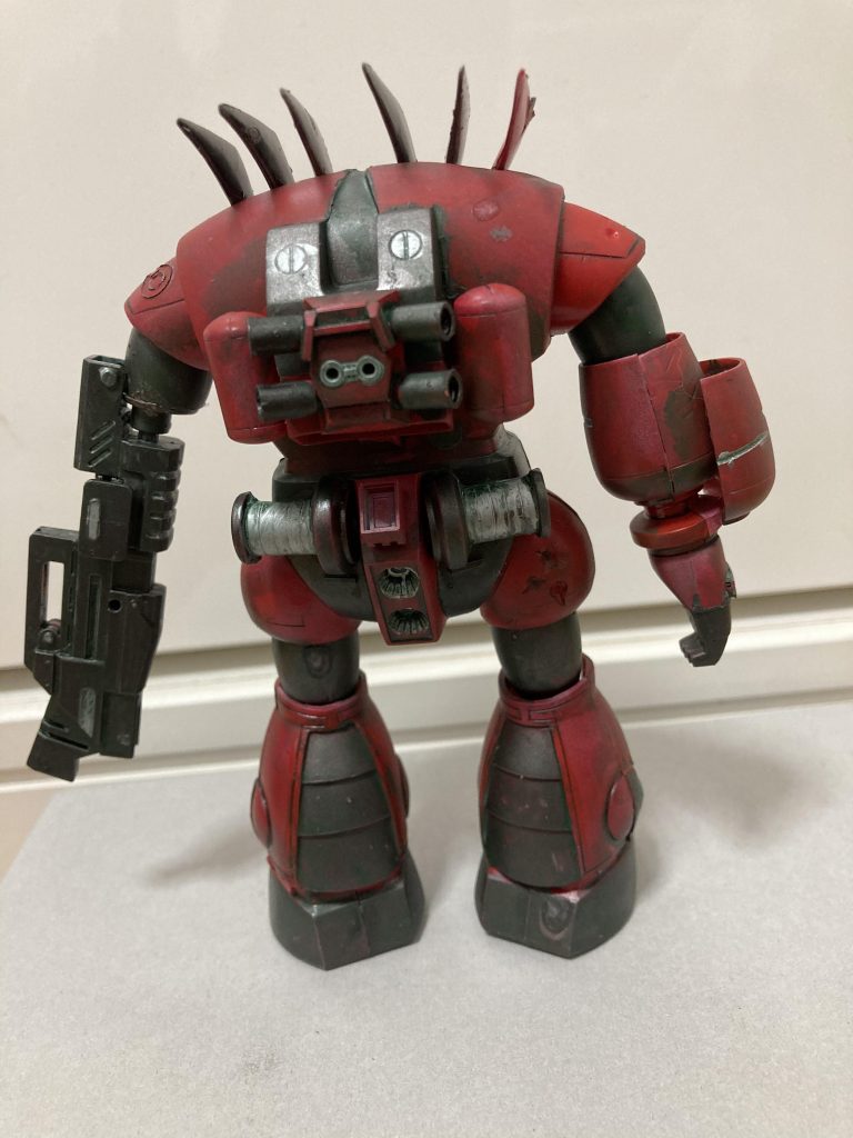 後ろ姿です。前に比べて後ろは少しゴツい感じにしてみました。ここが作っていて一番楽しかったです。