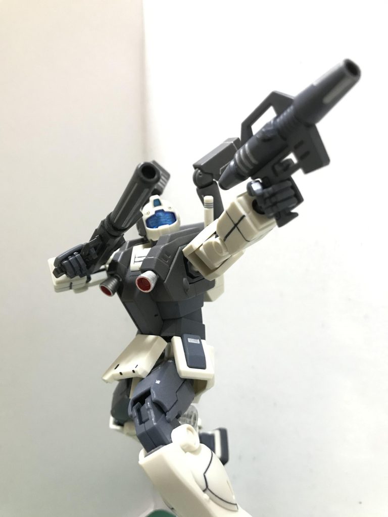 握り手は左右分あるため両手で構えることもできます