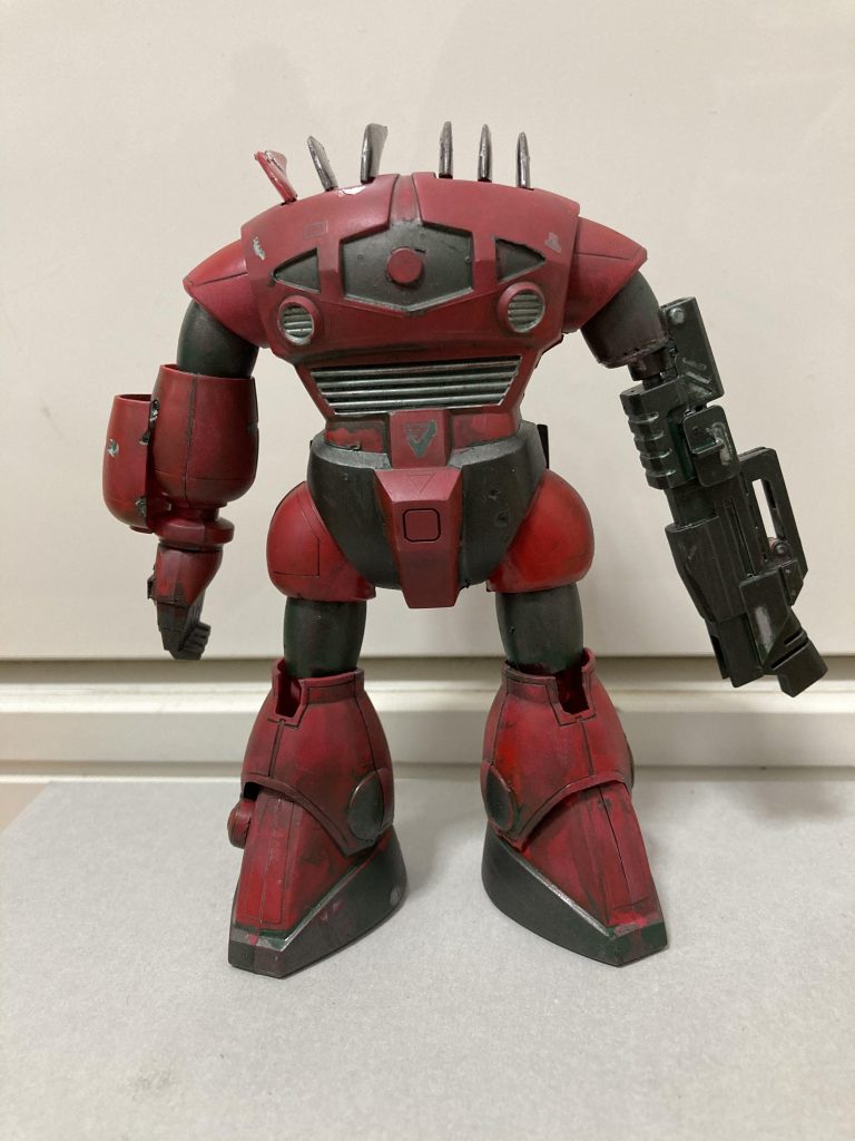 今回はある程度は普通に作ってやり方を確認していました。その途中にジャンク品の中に寂しそうにしていた銃｢？」を見てピーンと閃いてくっつけたらあの左腕になりました。