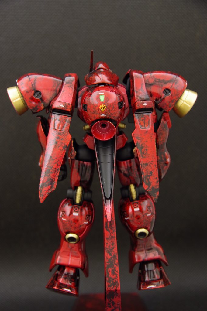 ガーベラ・テトラといえばバカでかシュツルムブースターですが、こっちのバックパックもいい感じにできました。丸くてツヤツヤしてるのでめちゃくちゃ部屋が映り込んで撮影が大変でした。