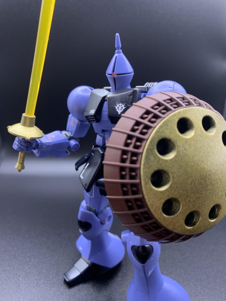 ご覧頂きありがとうございます。写真を見てて気付いたんですが盾を持ってる手がめっちゃパーツが分かれてますね。