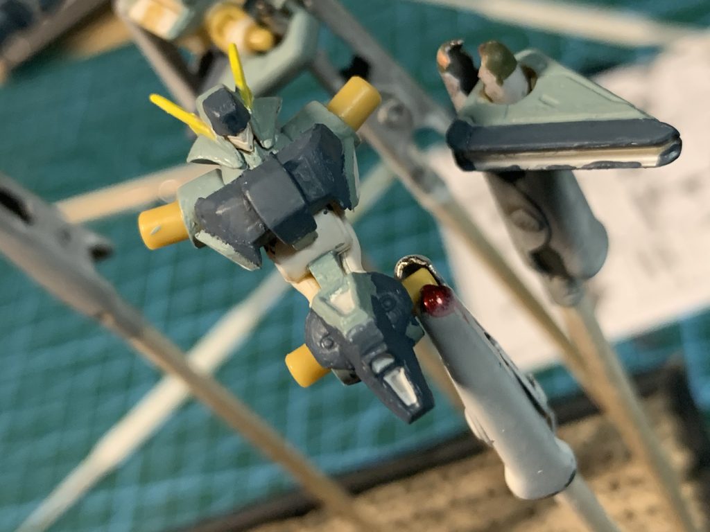 オリジナルの配色をするほどのセンスもないので元の配色に似た感じで塗ってます。黄色の発色のためだけに白サフを使いましたが間違いではなかった気がします。