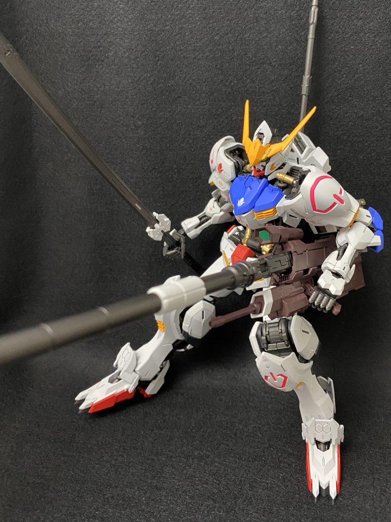 滑腔砲を構える。このポーズが一番好き…だけど、スタンドが無いのでこれで飾っておけない…。スタンドって作るの面倒くさいんだよな。