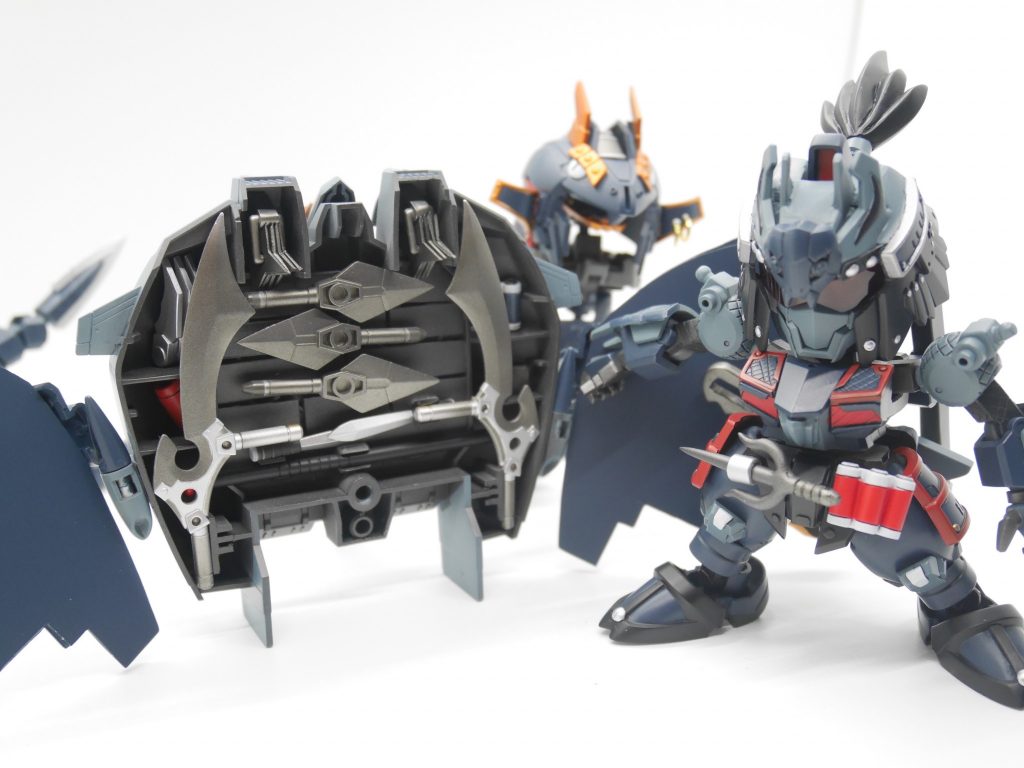 背中に背負うベースジャバーは武器庫になっており大量の武器を輸送可能！そして今回もあります合体！！