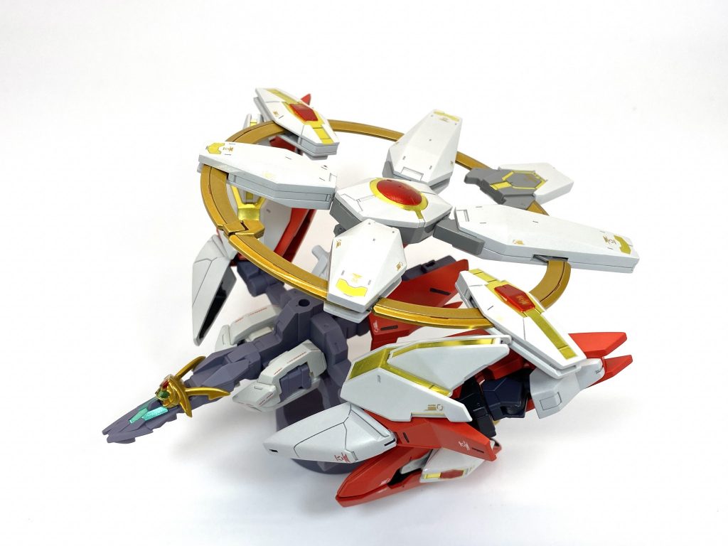 アマテラスアーマーコアガンダムルージュ専用のアーマー。コアガンダムルージュとドッキングすることでアマテラスガンダムが完成する。