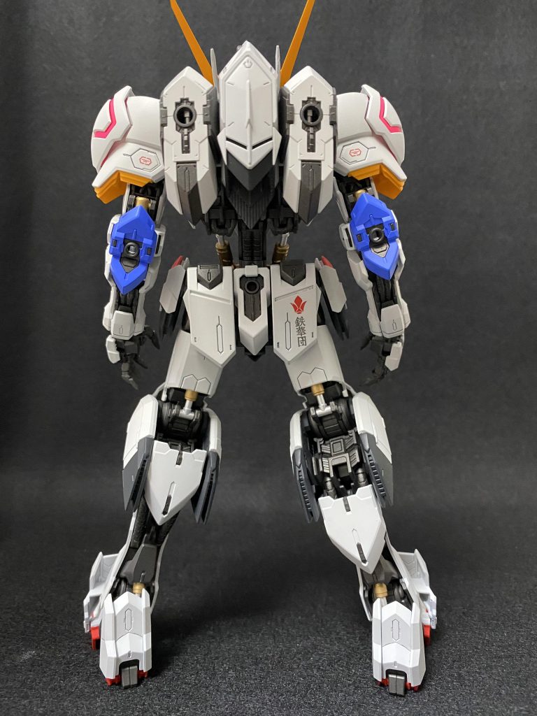 後ろから。ガタイよく見えるな。