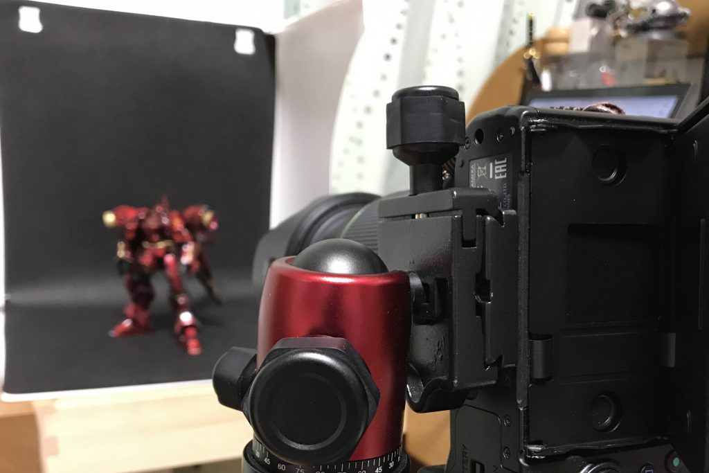 撮影の様子。撮影環境がちゃっちい……撮影だけで3時間くらいかけました。