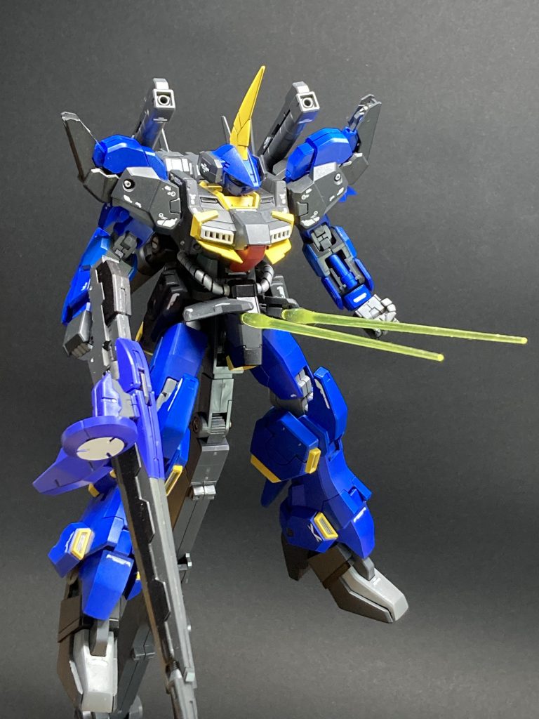 武装④「腰部ビーム・キャノン」フロントアーマー下部に内装されたビーム砲。