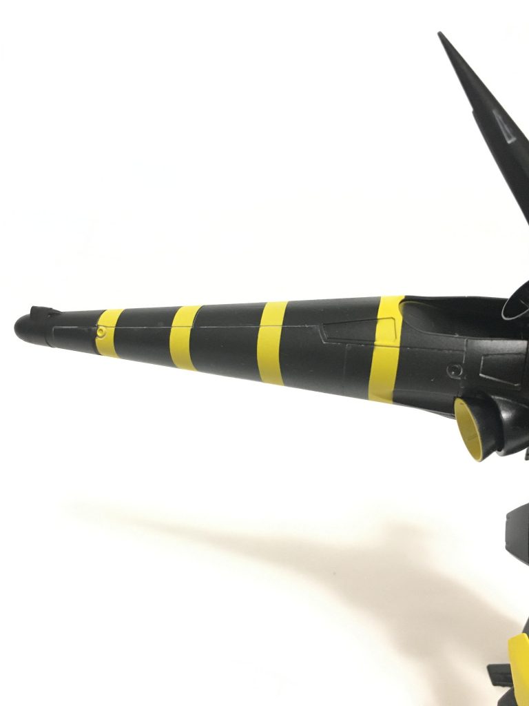 吸収したビームはここで推進力に変換されるという設定です。