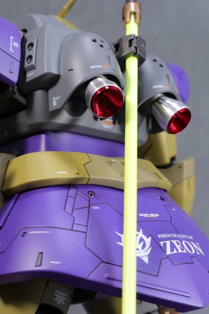 背部バーニアはSTDスラスターに変更のっぺりとしたスカートも密度を上げてます。