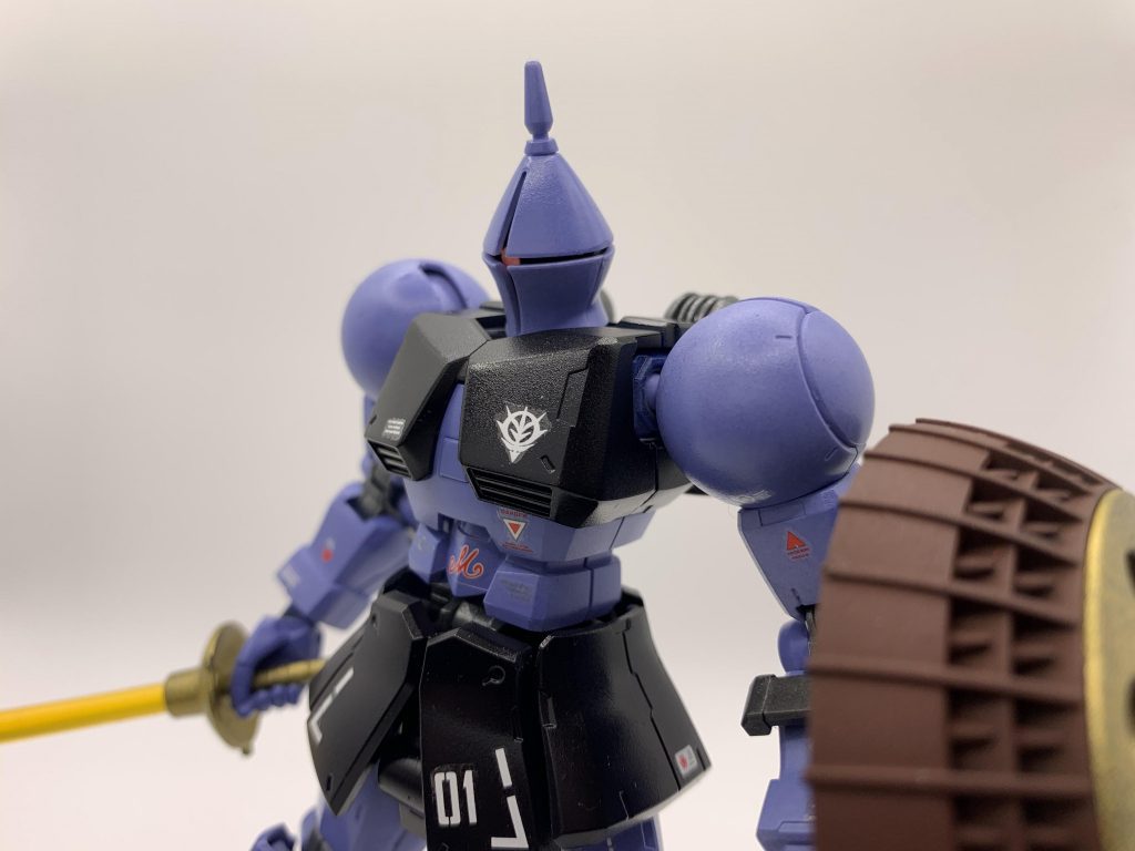 ネットで色々な方が作成されてらっしゃる多くの作品を拝見してる時にカッコいいデカール盛り盛りの作品を見かけますが、僕もチャレンジしてみようと思ったのになんかしょぼーんですよ!貼ってる時は凄く沢山貼りまくったつもりでしたが実際スカスカですね!デカールも奥が深いなと実感しました。