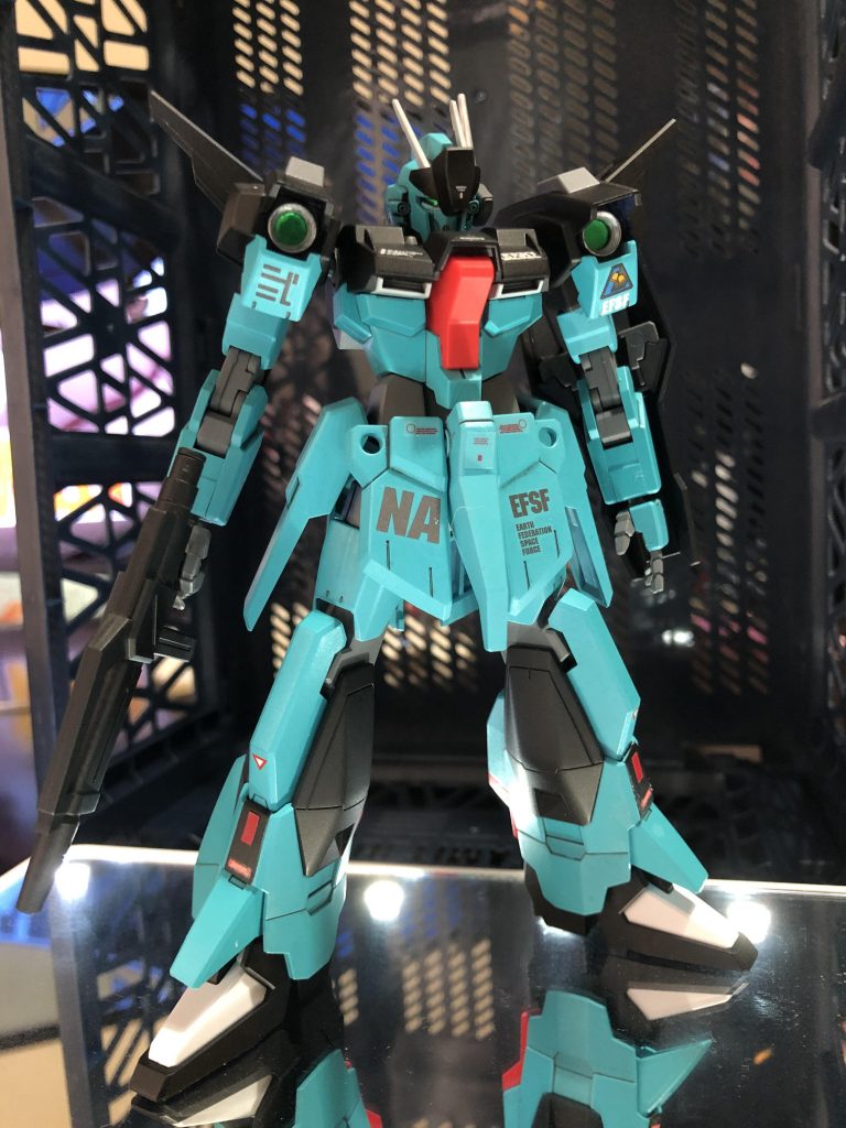 というわけで、ライトニングリガズィシリーズ、エマ機であります✨カラーはヘンケン艦長が泣いて喜ぶラーディッシュカラーです👍🏻