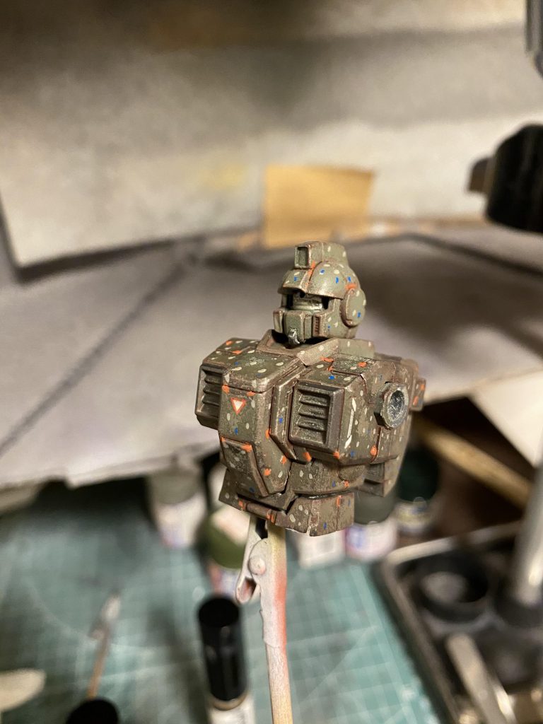 油彩塗料にてドッティングに初挑戦。この後適度に拭き取りました。