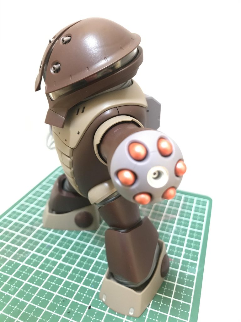 左腕はミサイルランチャーを選択バルカン砲が無いタイプも付属