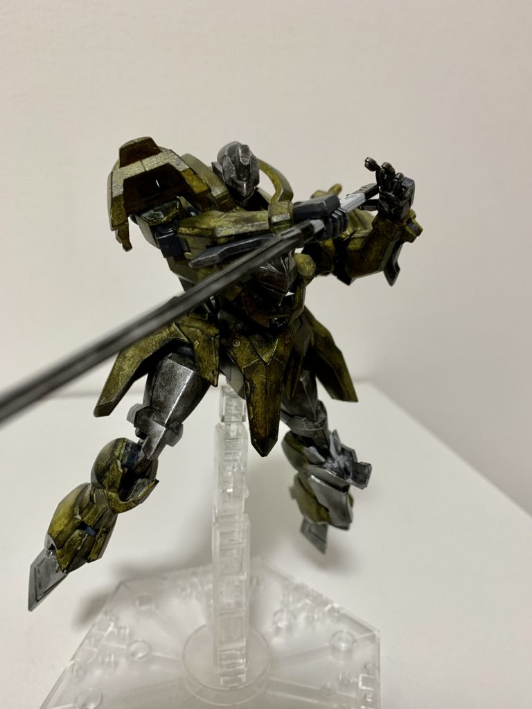 戦場を渡り歩いた成果か、阿頼耶識搭載機との戦闘経験値が高いため企業が「オン・ファイア」に登録した。