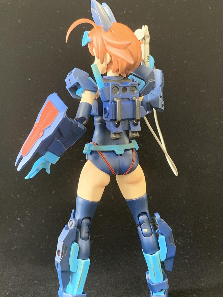 背面。分かりにくいですが、尻と腿の境目や顔の頬にはウェザリングマスターのピーチとサーモンを重ね塗りをして、グラデーションを付けてます。