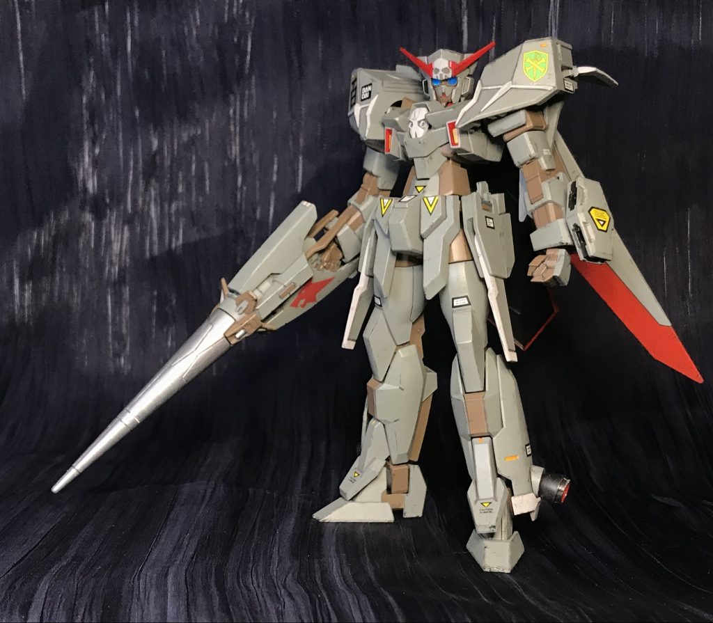 インジャスティスウェポンが発売された頃、これってダークハウンドの為のパーツじゃないかと思ってただけで実行しなかったのですが、予感的中でした。本体カラーはコスモバビロニアっぽさを出そうとデナンゾンっぽさを狙いましたが、ほとんど外れてますね。素直にビギナギナ色にすべきだったか。