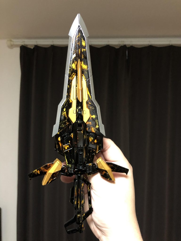 ポンポンしたらクリアーイエローを全体に、そのあとで部分的にクリアーオレンジでグラデーションしてあげたらこんな感じ。炎に見えたらやったぜ(