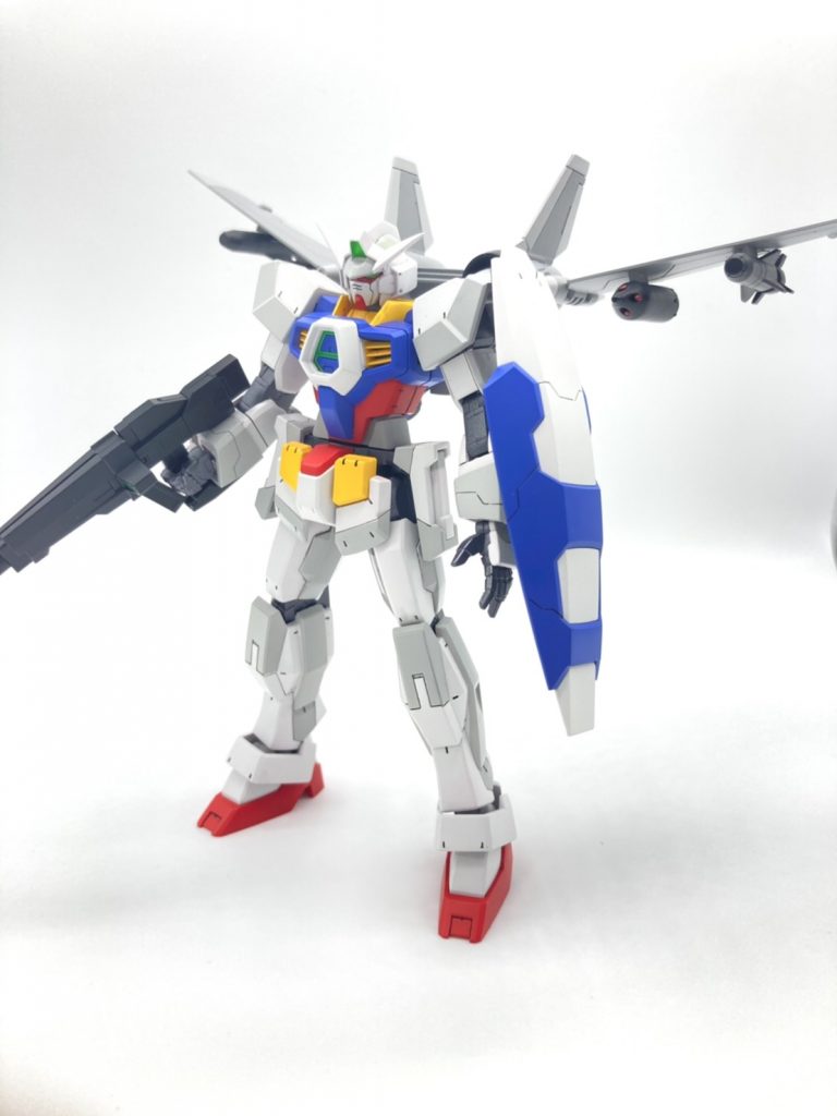 それ以外は合わせ目消しと筋彫りの追加をし、本体の塗装は複数のグレー系で塗り分けました。