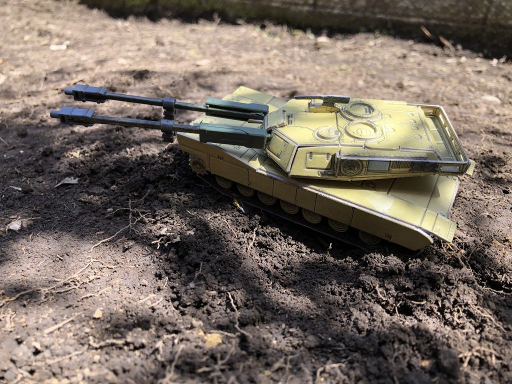 セモベンテ隊のプラモの箱絵はメルカバに似てるんですが、キットを見るとどうも違うんですよね...。