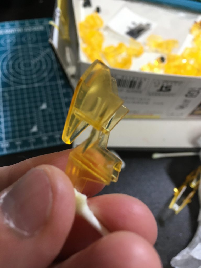 夜光塗料が上手く墨入れ出来ないんですよ〜。せっかく溝掘ってるのに・・。蛍光塗料よりは光に反応するから頑張ってみました。