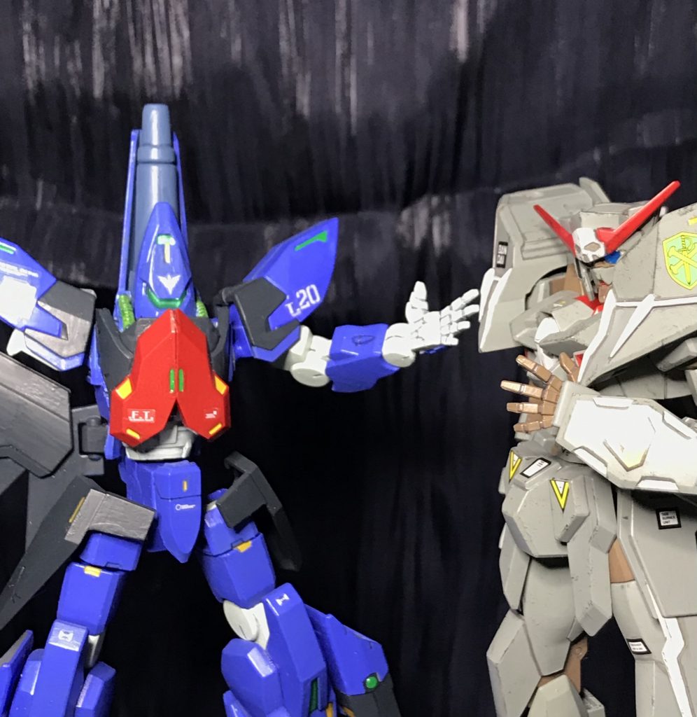 「じゃあなんですか奥さん!旦那さんがガンプラを積むのは構わない、こうおっしゃるんですね!?」「ち、ちがうんですっ!!」