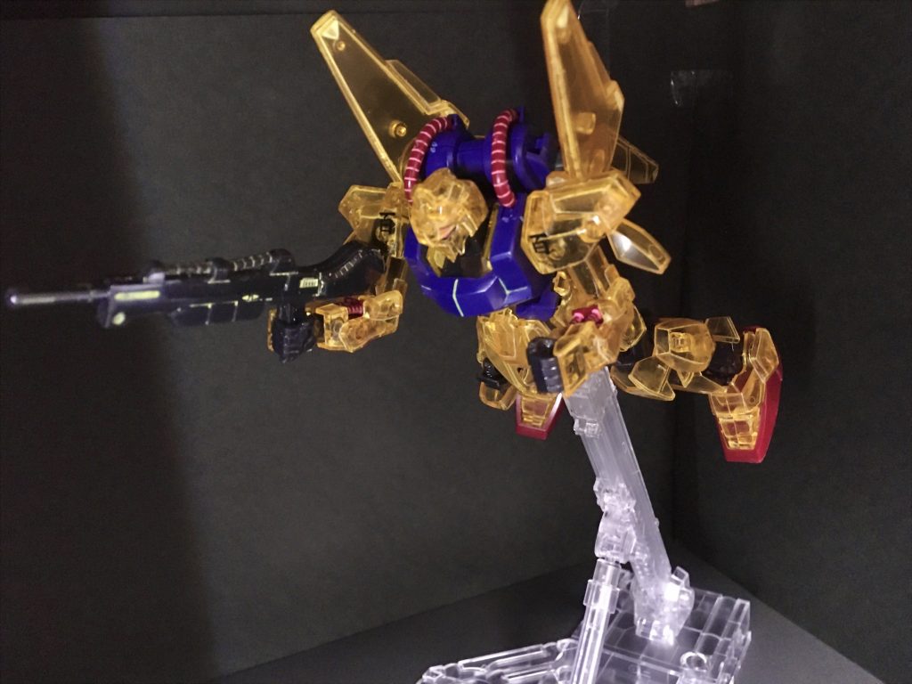 コイツはラインにしこたま夜光塗料を仕込んでいるのさっ！(この写真はブラックライト非点灯)