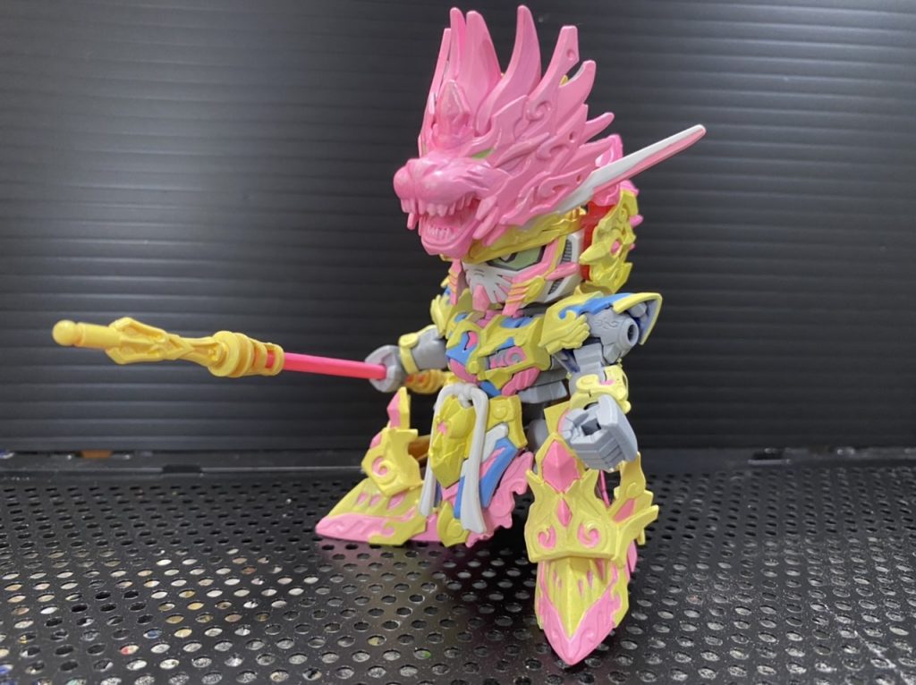 塗装はガンマカ筆塗りで。筆ムラがヒドいけど、ヒド過ぎる筆ムラは“味”ということで…