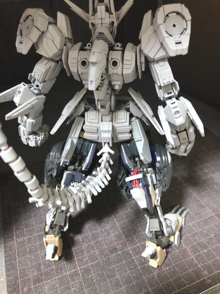 空間を埋めて、その空間に意味を持たせる事に重点を置いて制作しました。