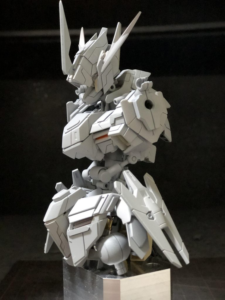 ジャンクパーツは少なめに、パテは禁止して、プラ板工作技術の向上に努めてディテールアップを施しました。