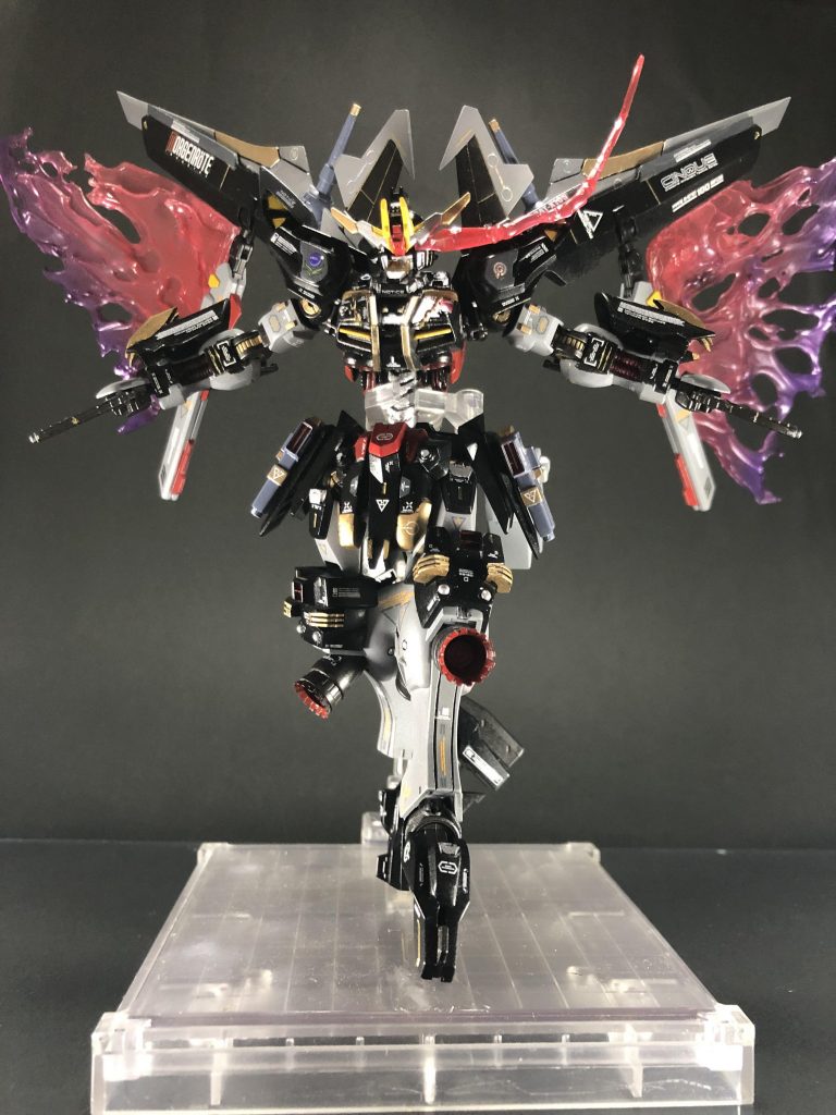 サムネにもありますがノワールストライカーに光の翼エフェクトが付けれるように改造しました。光の翼自作したんですけど思いの外上手くいってびっくりです。