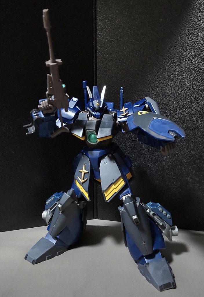 ・シールドキャノン砲シールドに装着された実弾兵器。マシンキャノンより威力はあるが、弾数は少なめ。