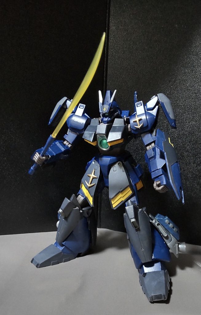 ・ビームサーベルガンダムみたいに背中のサーベルラックから取り出して使用する。本機のビームサーベルは太刀タイプに出力されるのと、通常タイプの二種類がある。