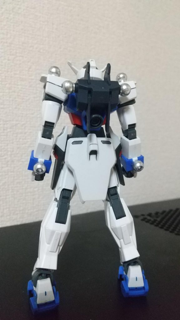 全身に八基の雷撃発生機関が装備されている