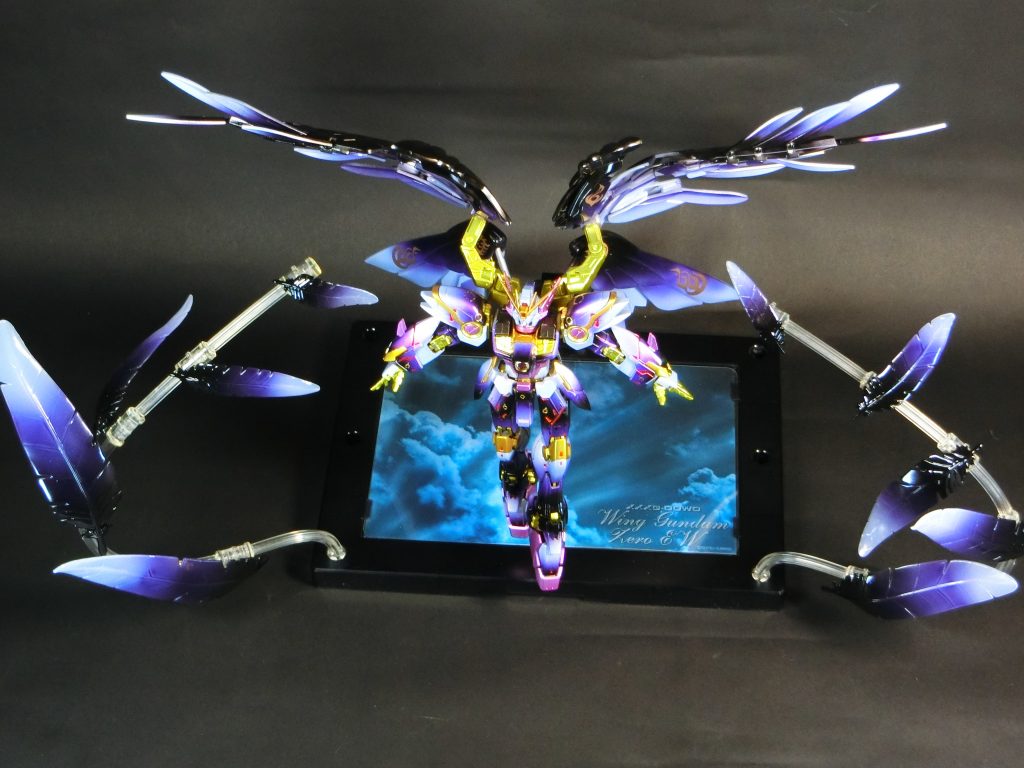 プレバン台座の羽が迫力満点