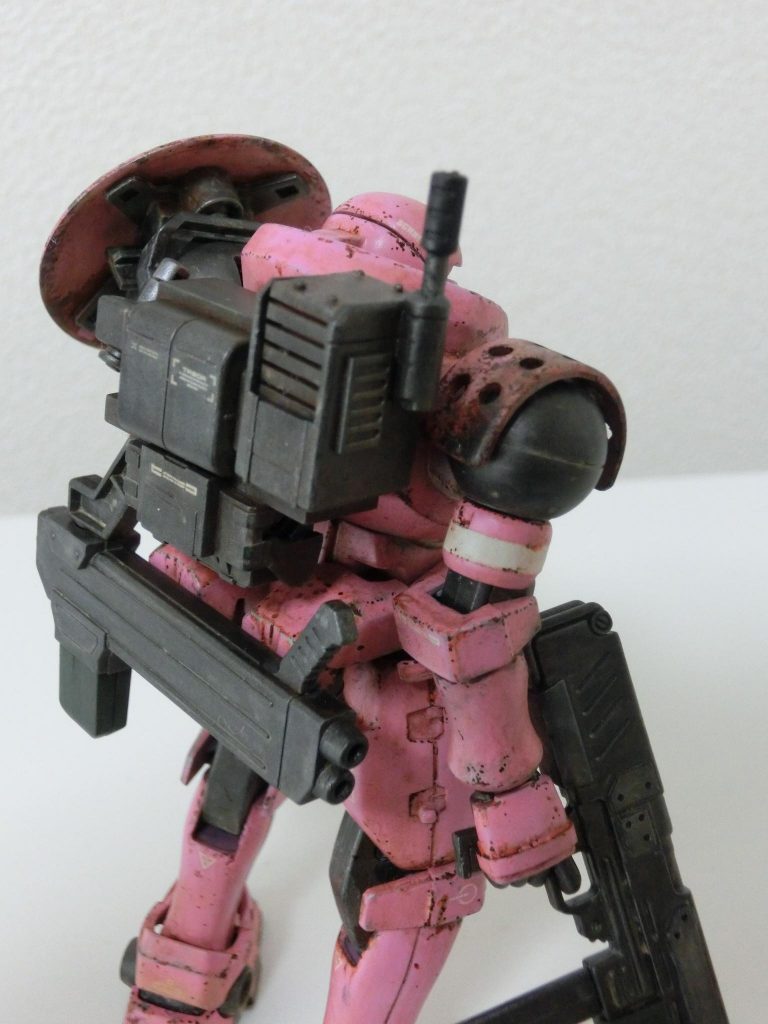 バックパックはザクハーフキャノンのもの。キャノン砲をはずしてプラ板で自作した抵抗器を積んでます。
