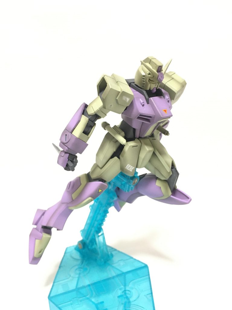 武器はダガーとビームサーベルのみです。ピクシーよろしくスピードで敵を撹乱し、接近戦のみで仕留めていきます。