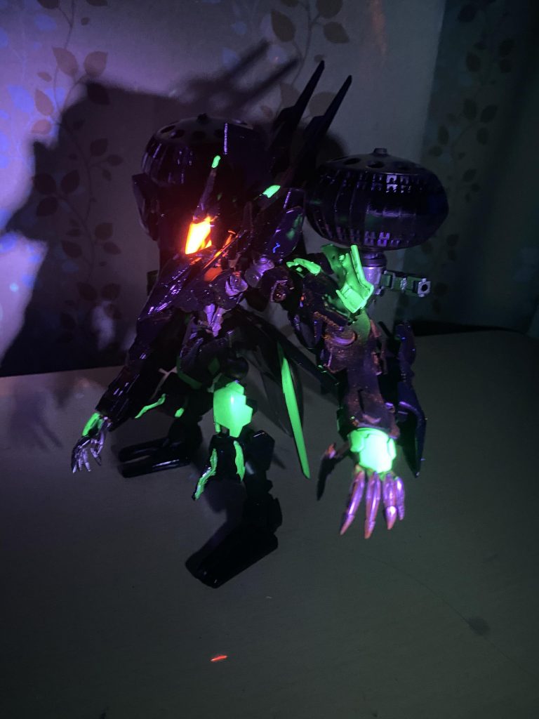 本体のみ発光塗料使用後。この時点でイケメン確定になってテンション上がりました。