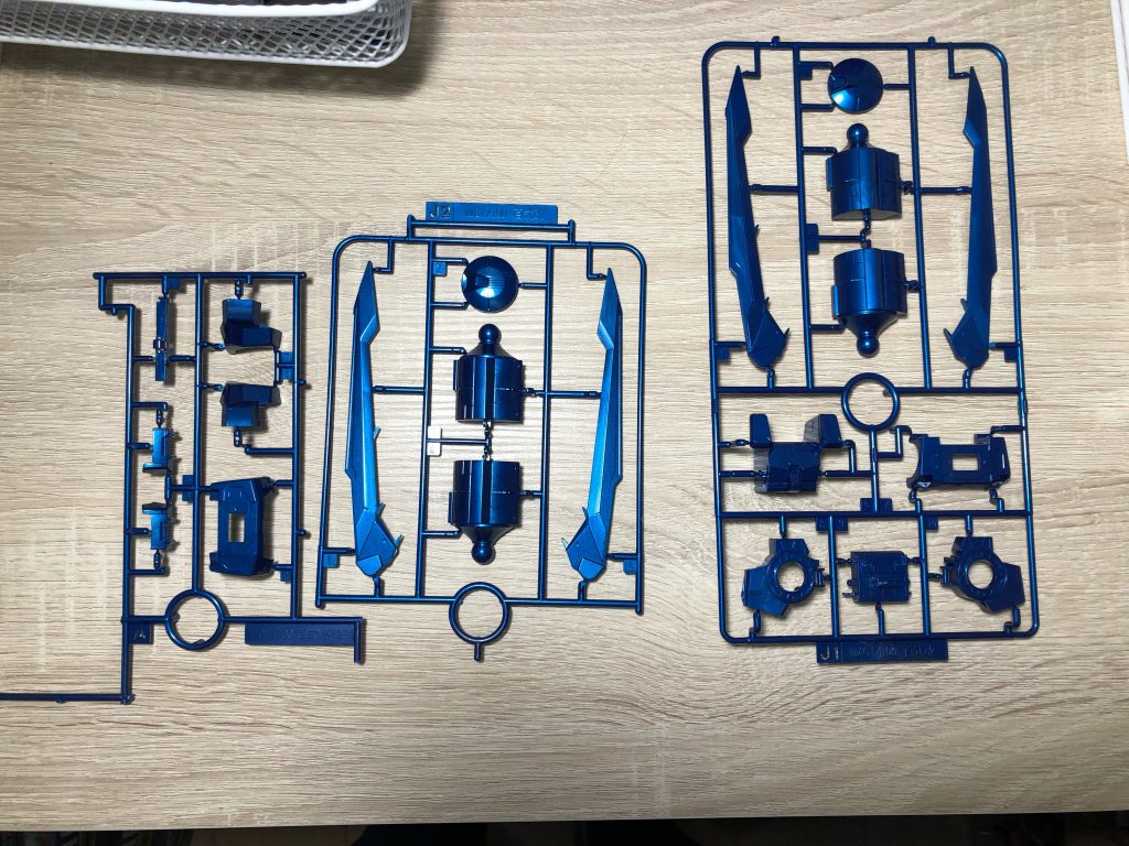 メタリックブルー(スプレー)で。