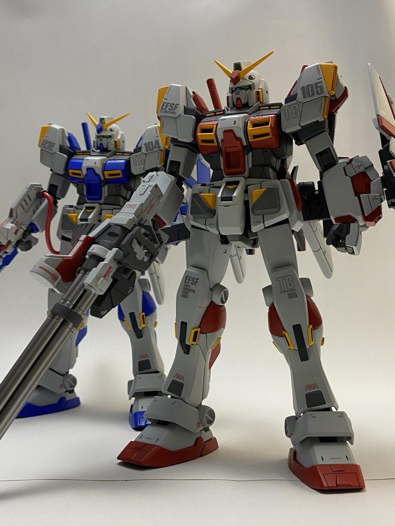 同時製作の4号機とツーショット。