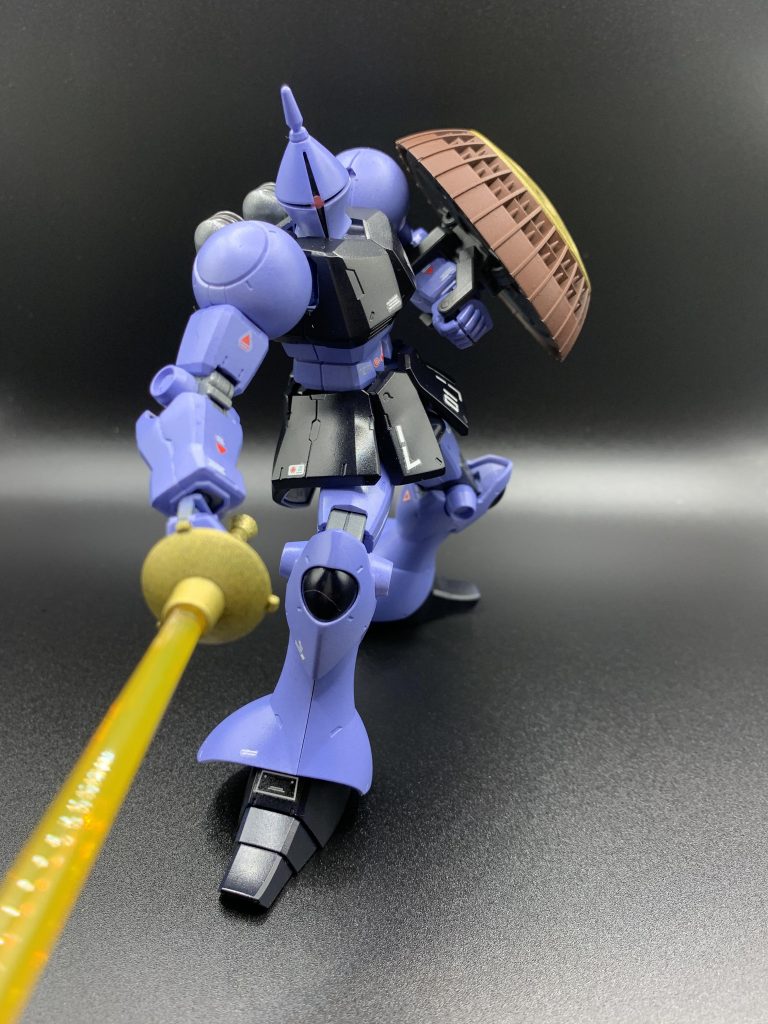 塗装したての時は紫色の濃さとボディを黒くした事により物凄くドムっぽいカラーリングになってしまったと思いましたが、マイギャンとしてなかなかいい感じの色が出せたと感じてます。