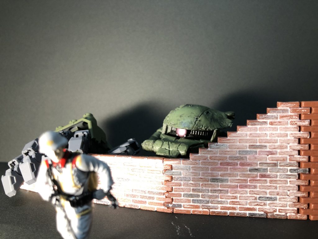 連邦兵Cの証言「開戦時の対MS特技兵じゃないんだ、俺みたいな歩哨は逃げるが勝ちってね。」