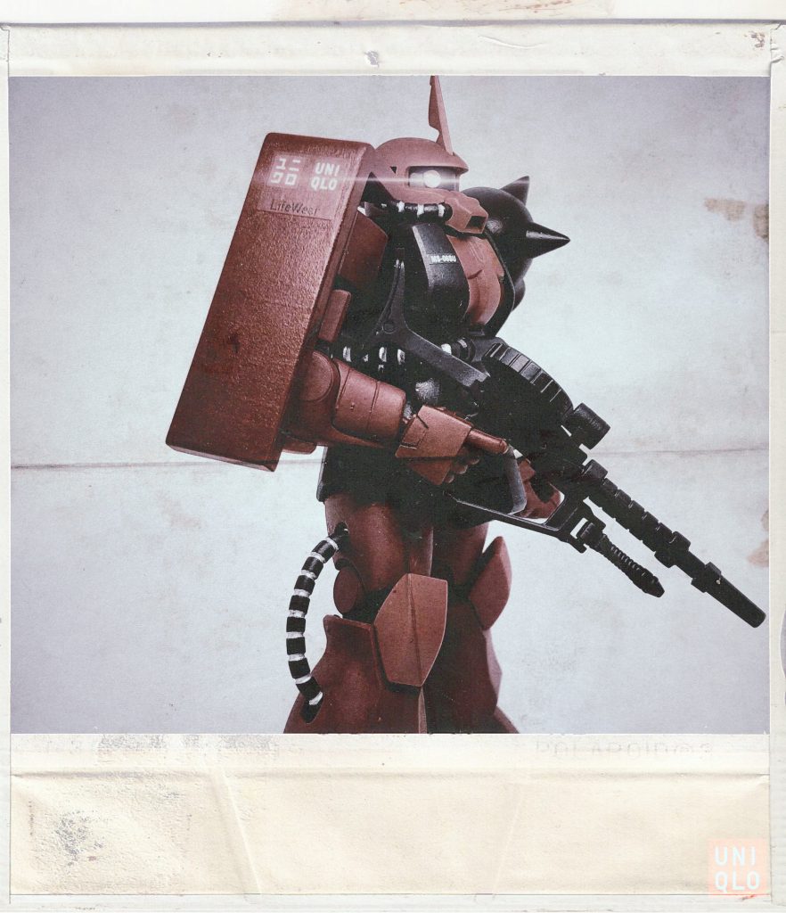 UNIQLOシャアザク–4枚目/制作者：YoruAmami