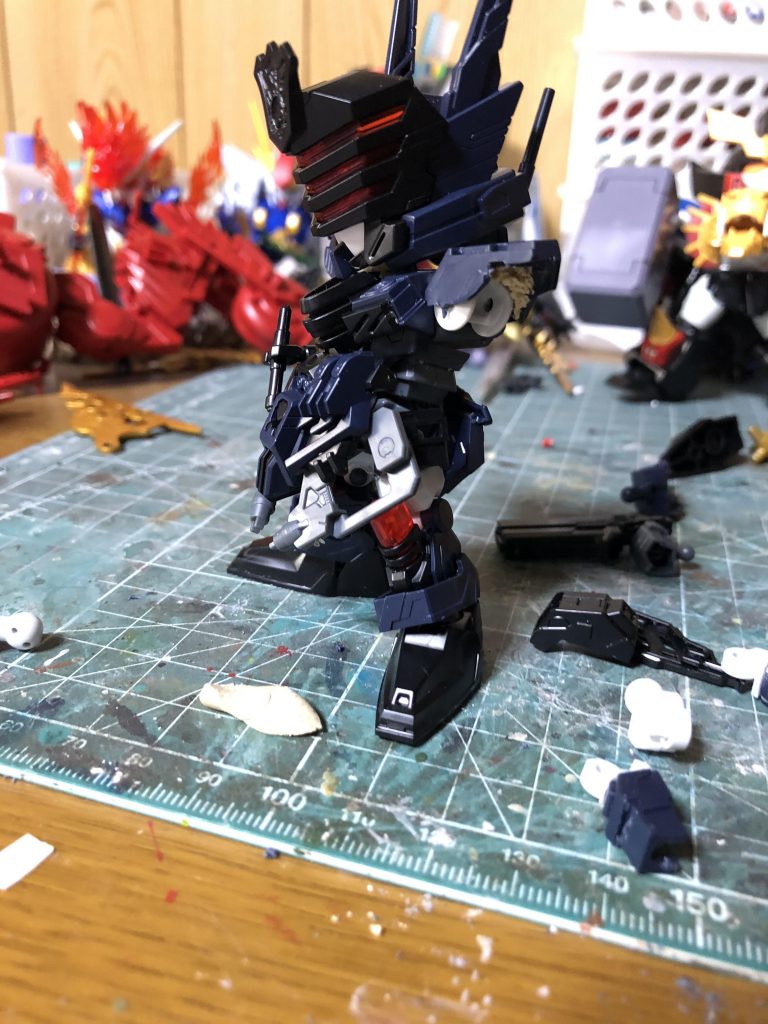 クロスシルエットフレームの仕込み。一度挑戦したので、今回はかなりスムーズに出来ました。難しいことは出来ないので「削って、合わせて隙間をパテで埋めて」です(笑)